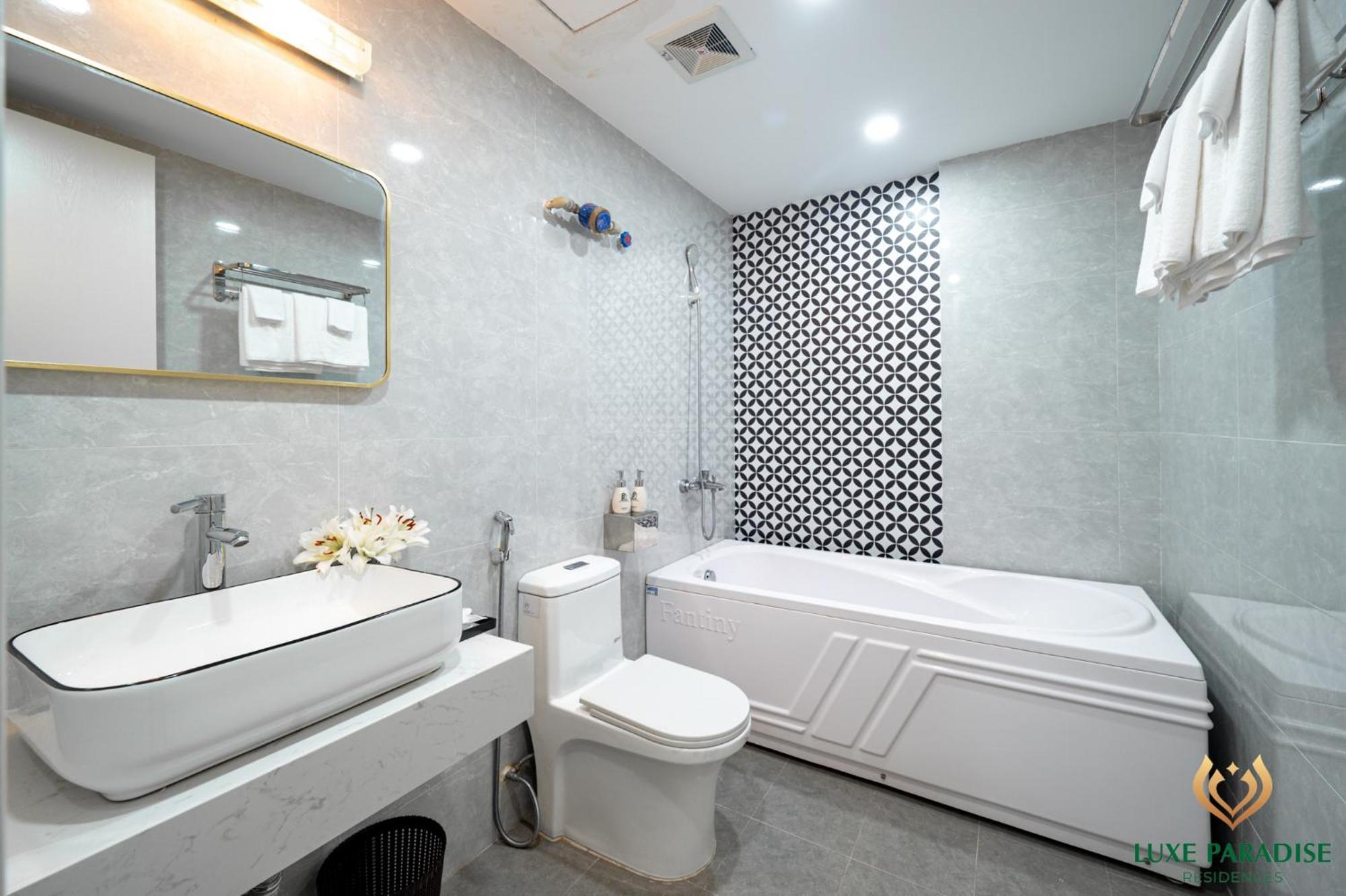 Luxe Paradise Residence 76 To Ngoc Van Hanoi Exterior photo